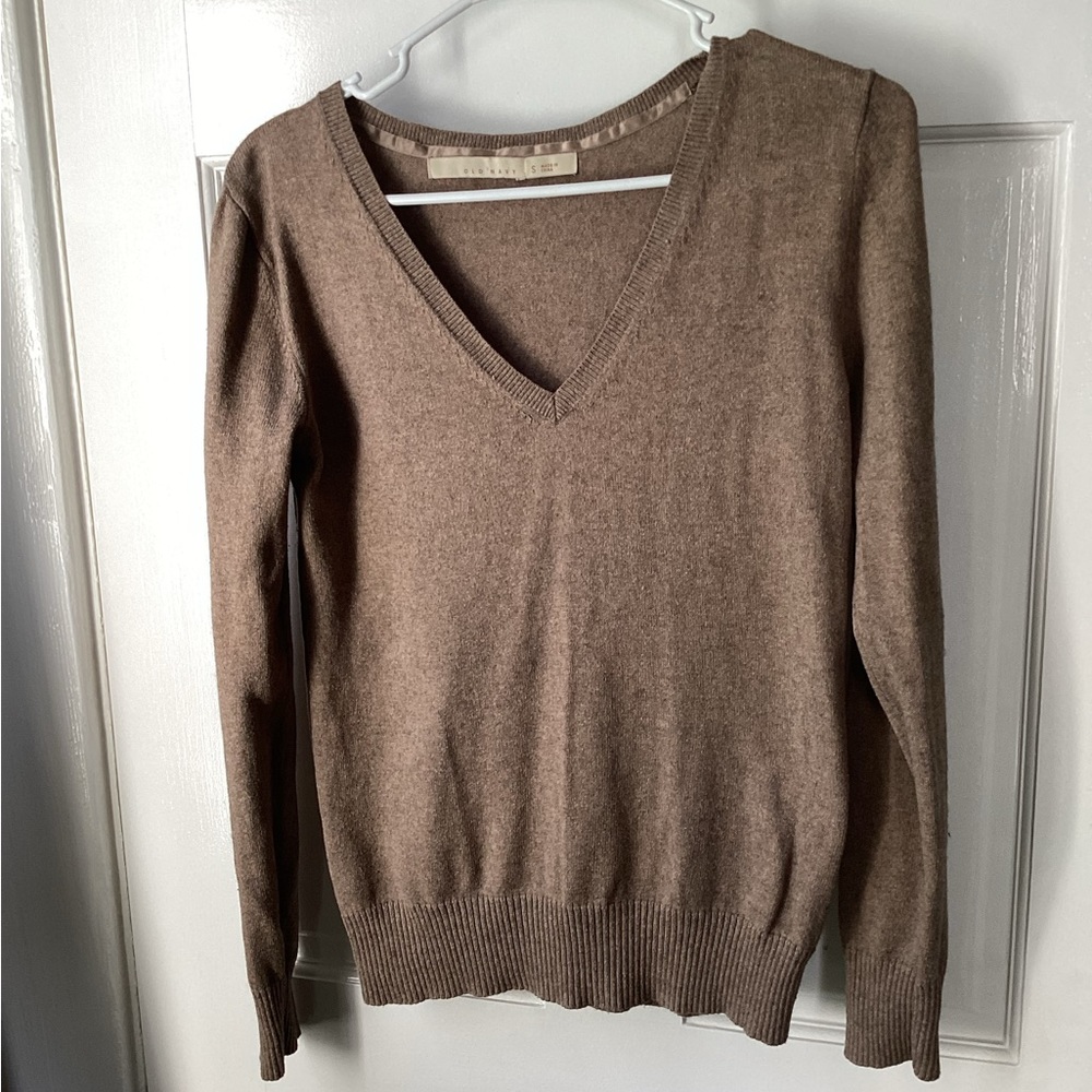 Old Navy v-neck light brown sweater - small